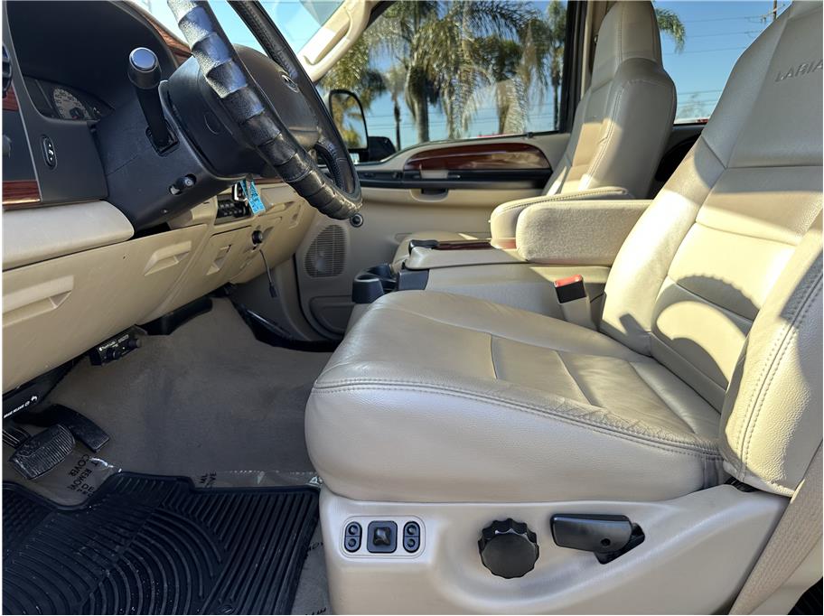 2006 Ford F350 Super Duty Crew Cab LARIAT LONG BED 4X4 DIESEL LOW MILES CLEAN