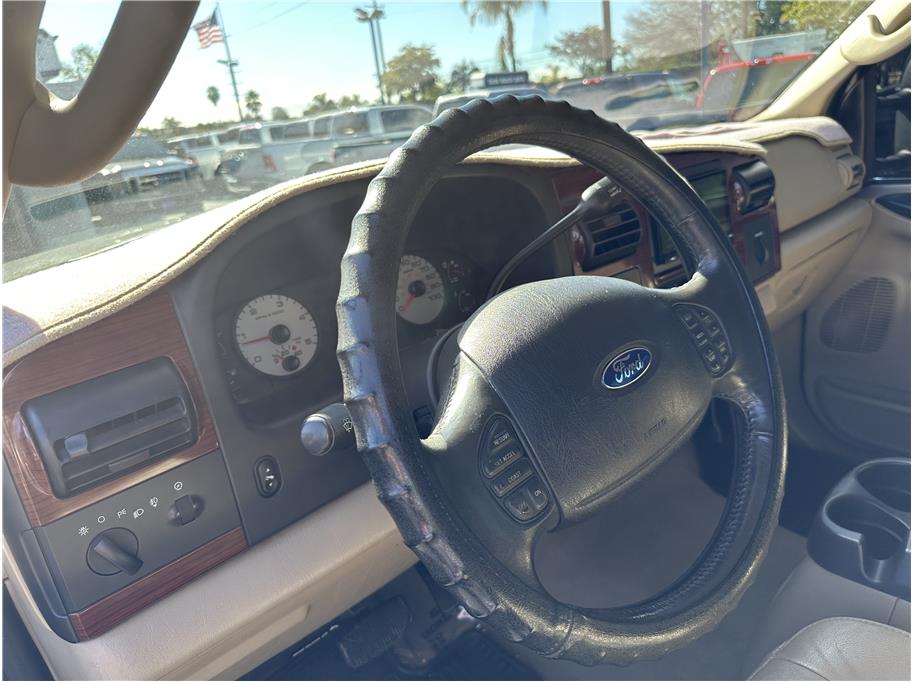 2006 Ford F350 Super Duty Crew Cab LARIAT LONG BED 4X4 DIESEL LOW MILES CLEAN