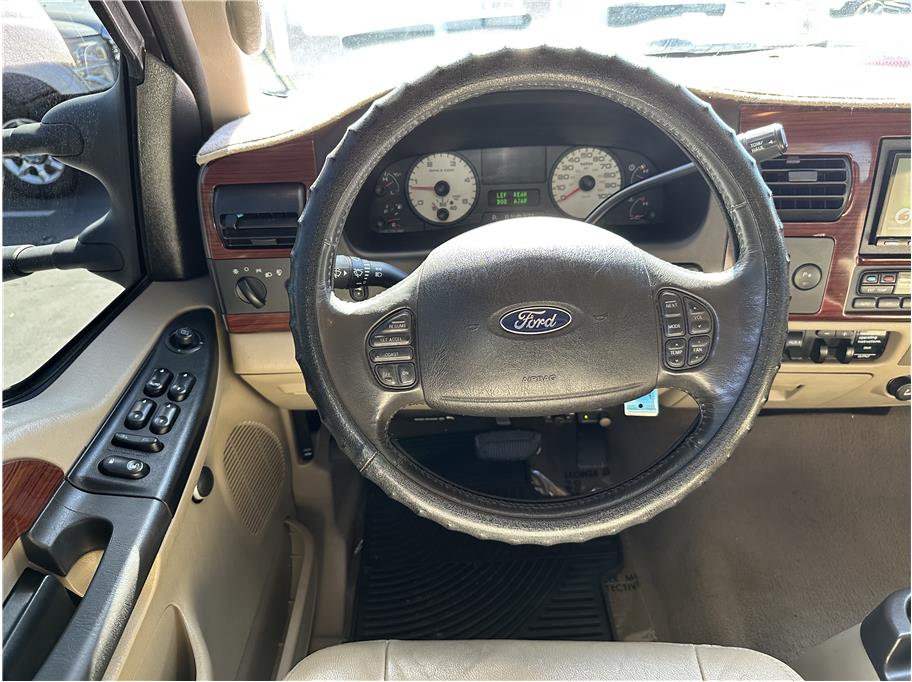 2006 Ford F350 Super Duty Crew Cab LARIAT LONG BED 4X4 DIESEL LOW MILES CLEAN