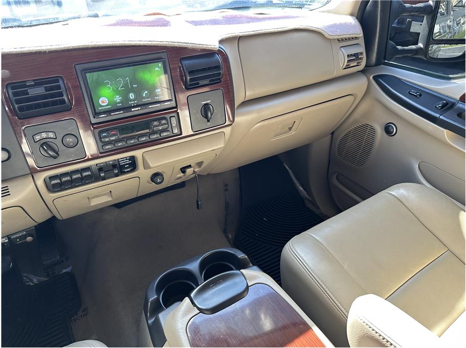 2006 Ford F350 Super Duty Crew Cab LARIAT LONG BED 4X4 DIESEL LOW MILES CLEAN