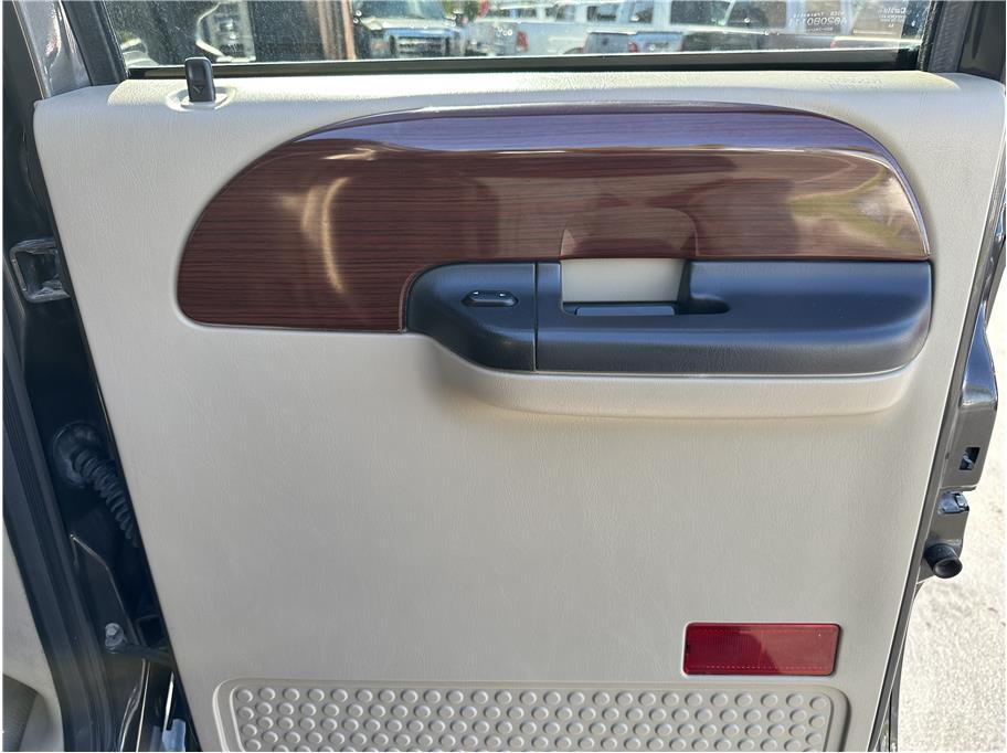 2006 Ford F350 Super Duty Crew Cab LARIAT LONG BED 4X4 DIESEL LOW MILES CLEAN