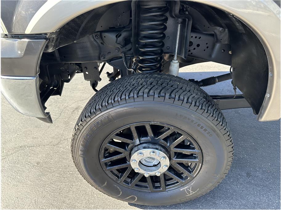 2006 Ford F350 Super Duty Crew Cab LARIAT LONG BED 4X4 DIESEL LOW MILES CLEAN