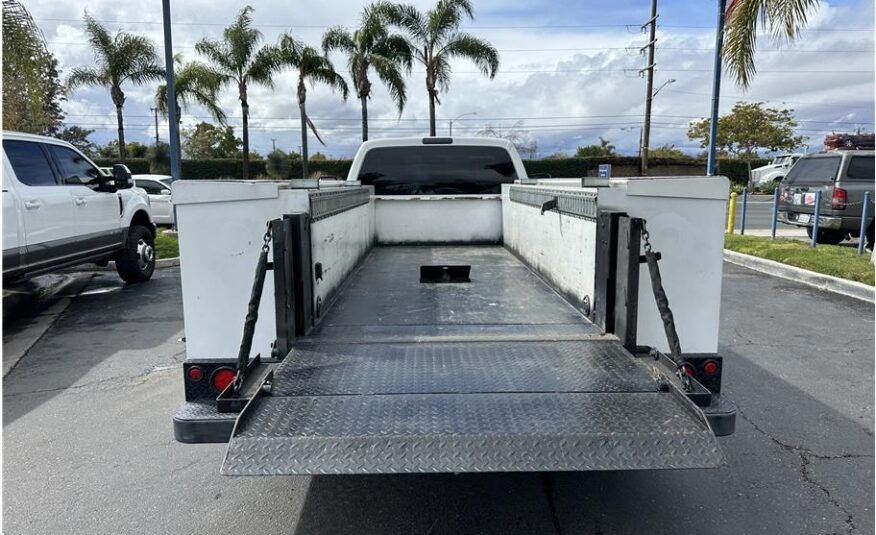 2015 Ford F350 Super Duty Regular Cab & Chassis XL DUALLY  POWER LIFT WORK READY 6.2L GAS