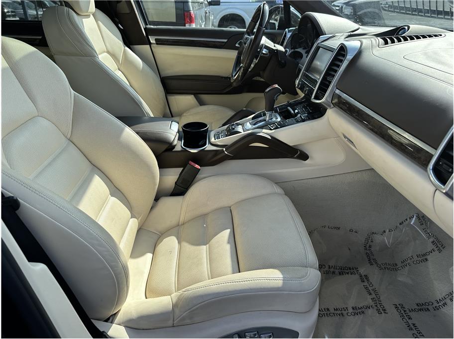 2015 Porsche Cayenne TURBO AWD NAV BACK UP CAM CLEAN