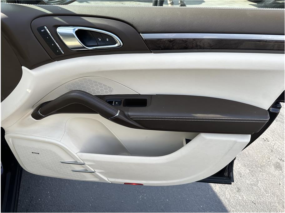 2015 Porsche Cayenne TURBO AWD NAV BACK UP CAM CLEAN