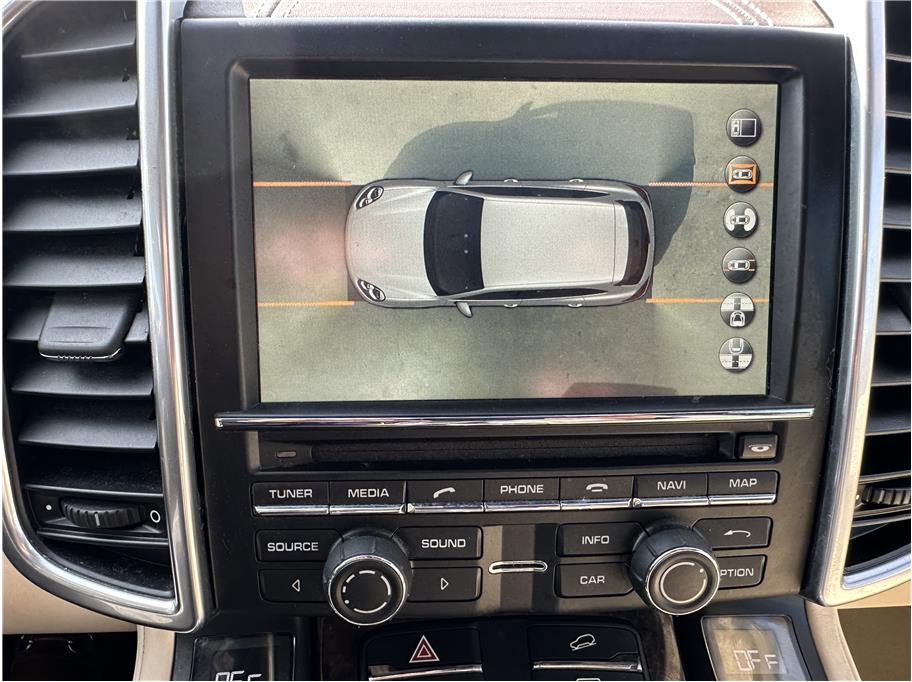 2015 Porsche Cayenne TURBO AWD NAV BACK UP CAM CLEAN