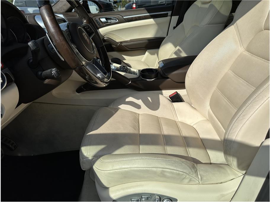 2015 Porsche Cayenne TURBO AWD NAV BACK UP CAM CLEAN