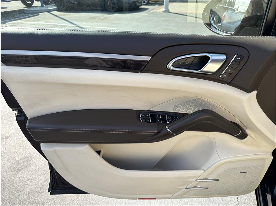 2015 Porsche Cayenne TURBO AWD NAV BACK UP CAM CLEAN