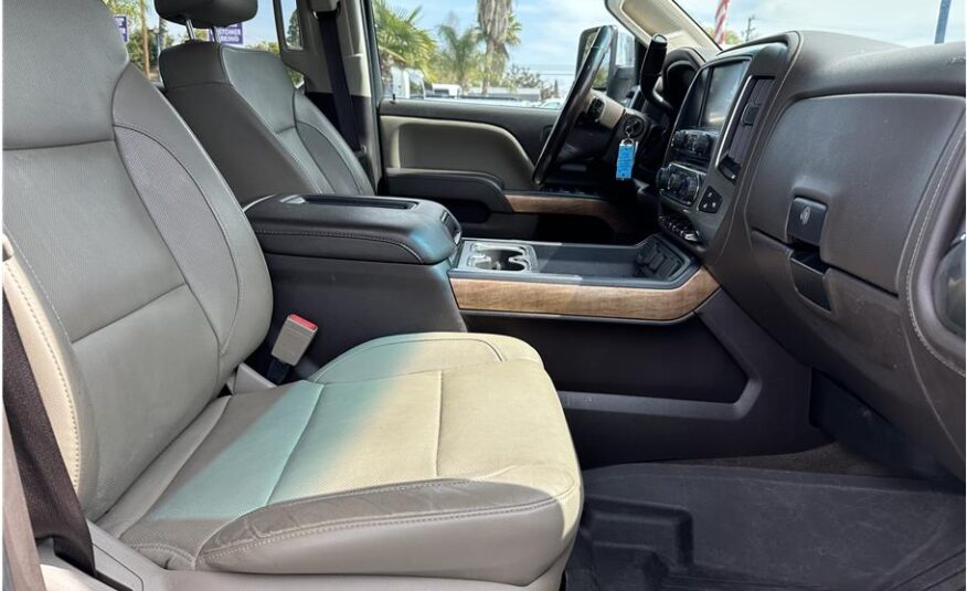 2018 Chevrolet Silverado 3500 HD Crew Cab LTZ DUALLY 4X4 DIESEL NAV BACK UP CAM CLEAN